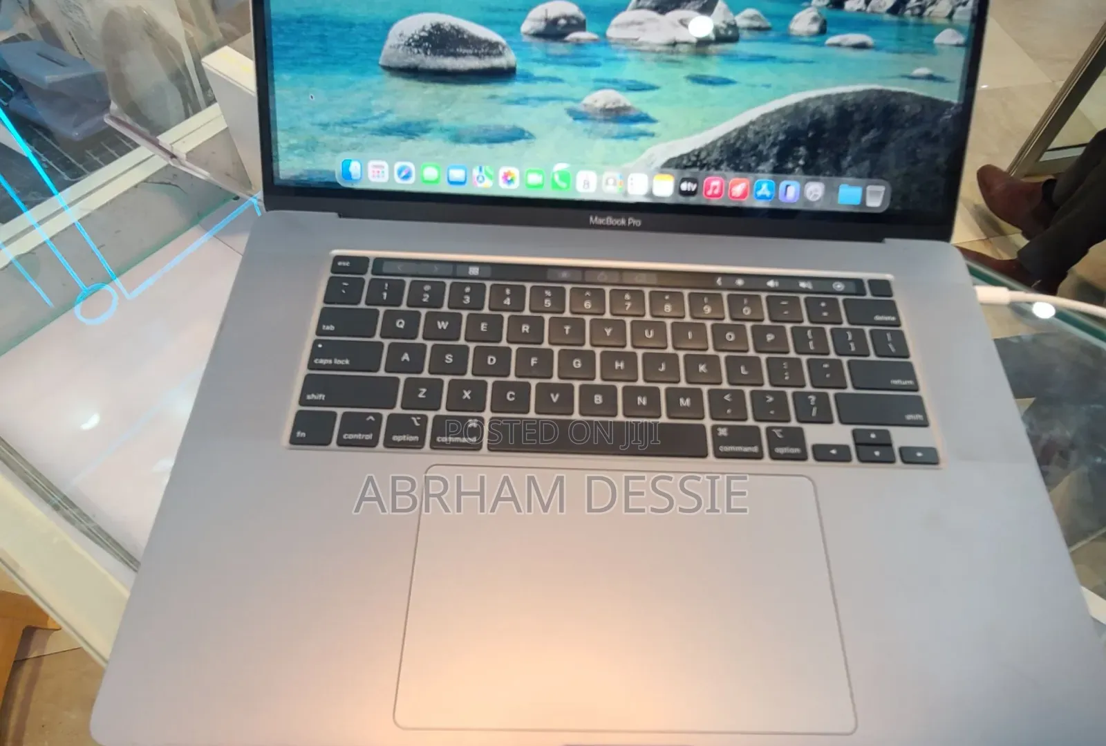 New Laptop Apple MacBook Pro 2019 32GB Intel Core i9 SSD 1T