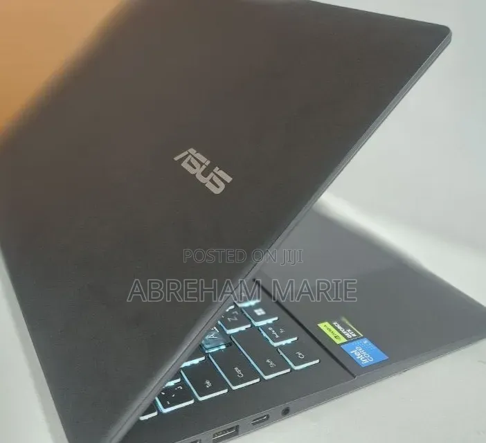 New Laptop Asus Vivobook 16 16GB Intel Core i7 SSD 512GB