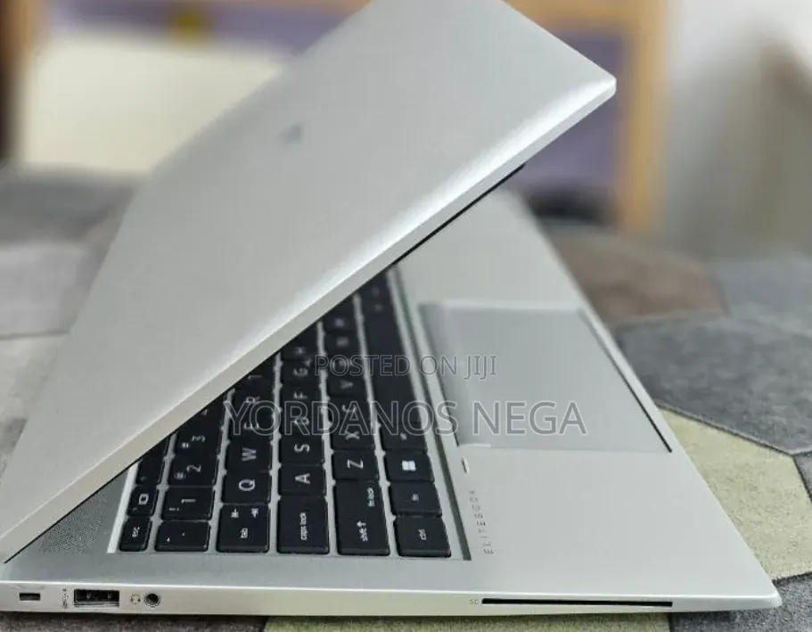 New Laptop HP ZBook Firefly G8 16GB Intel Core i7 SSD 512GB