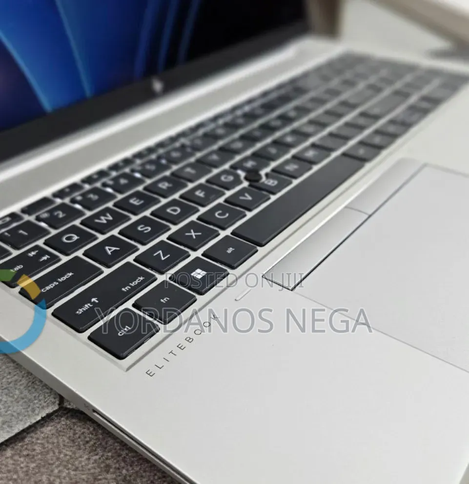 New Laptop HP ZBook Firefly G8 16GB Intel Core i7 SSD 512GB