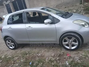 Toyota Yaris 2010 Silver