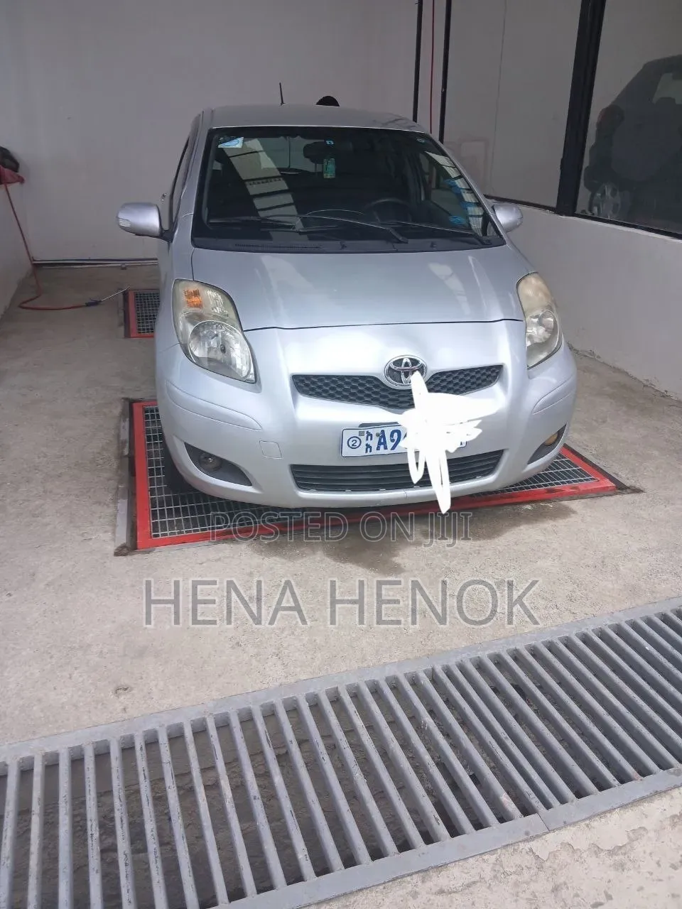 Toyota Yaris 2010 Silver