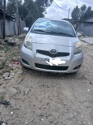 Toyota Yaris 2010 Silver