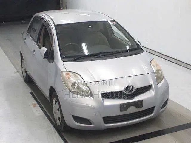 Toyota Yaris 2010 Silver