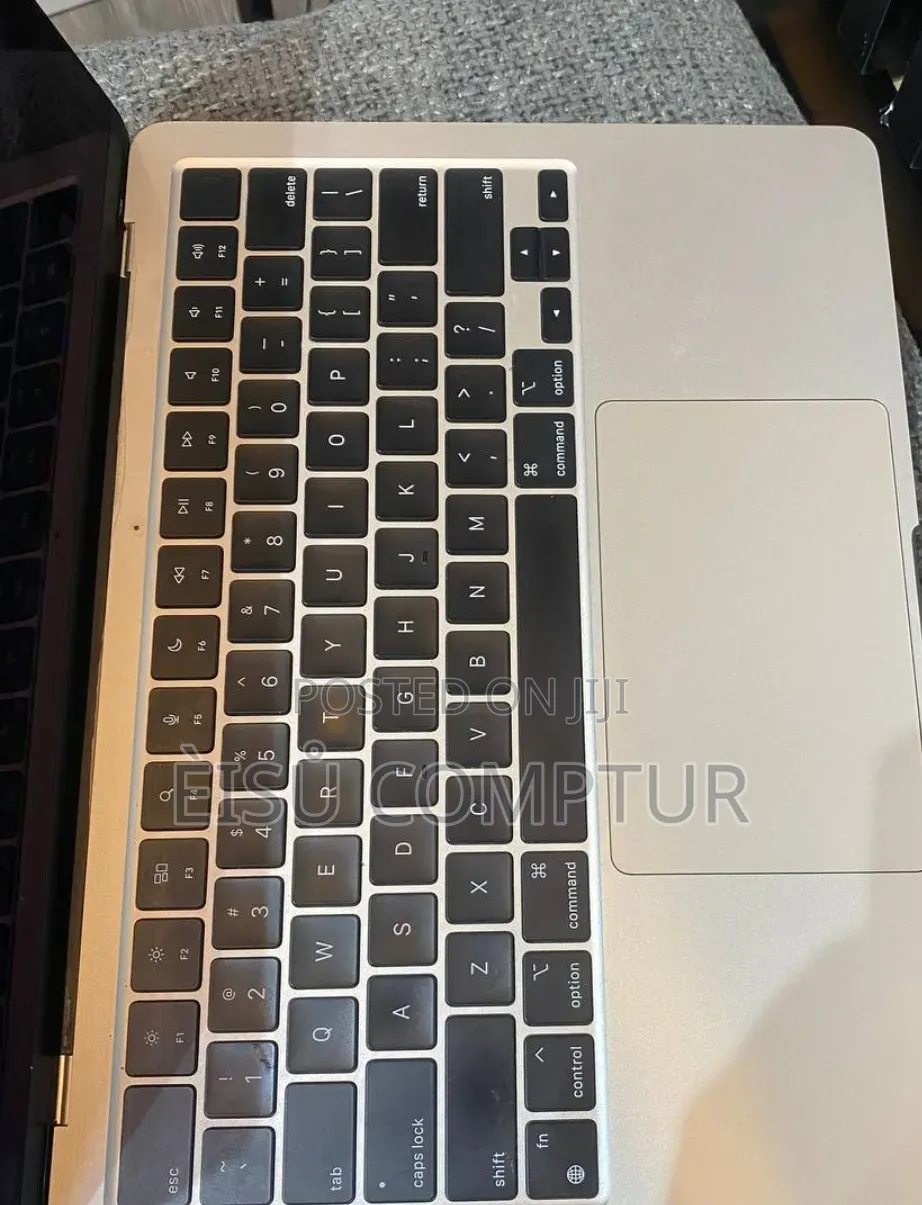 New Laptop Apple MacBook Air 2022 M2 16GB Apple M2 SSD 1T