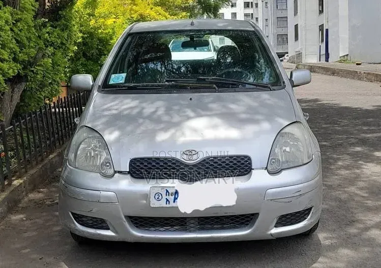 Toyota Vitz 2002 Silver