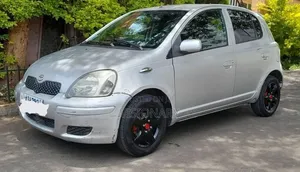 Toyota Vitz 2002 Silver