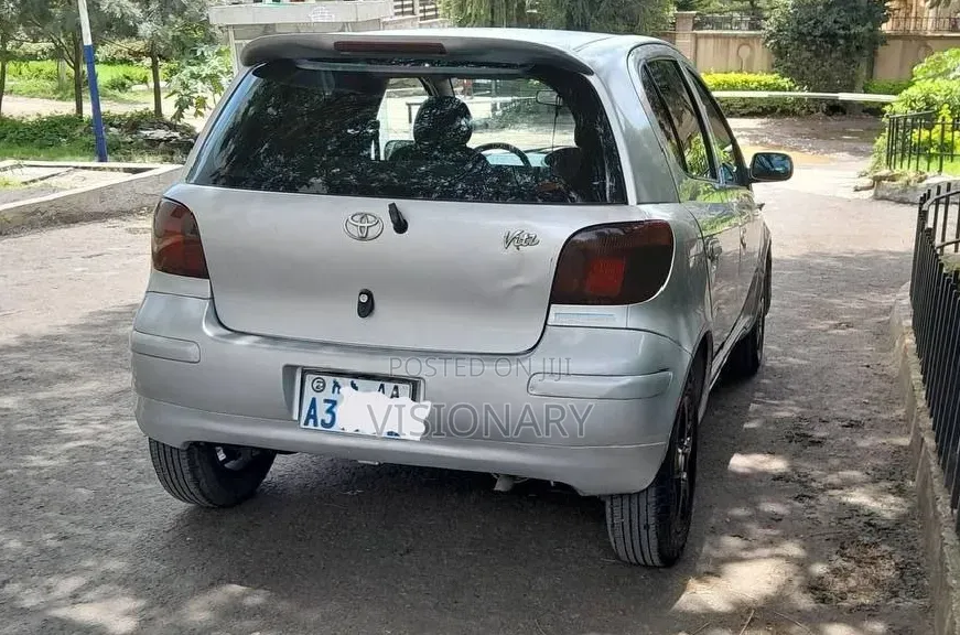 Toyota Vitz 2002 Silver