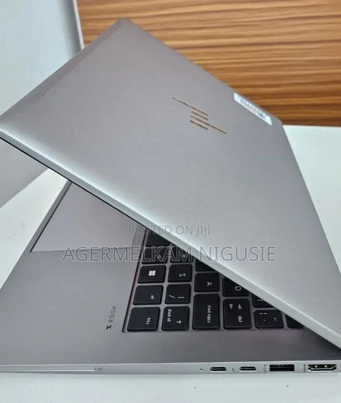 New Laptop HP ZBook Firefly 16 G10 16GB Intel Core i7 SSD 512GB