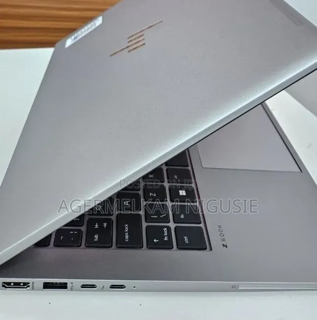 New Laptop HP ZBook Firefly 14 G10 16GB Intel Core i7 SSD 512GB