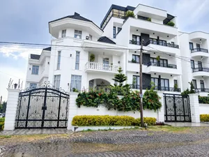 Furnished 8bdrm House in የሚሸጥ 280 ካሬ G+3 ቤት, Bole for sale