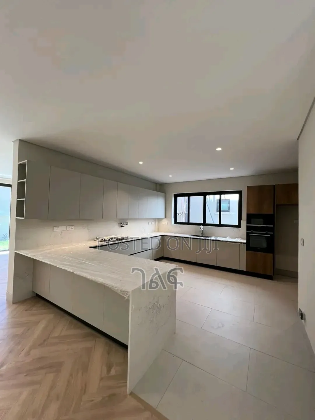 Furnished 8bdrm House in የሚሸጥ 280 ካሬ G+3 ቤት, Bole for sale