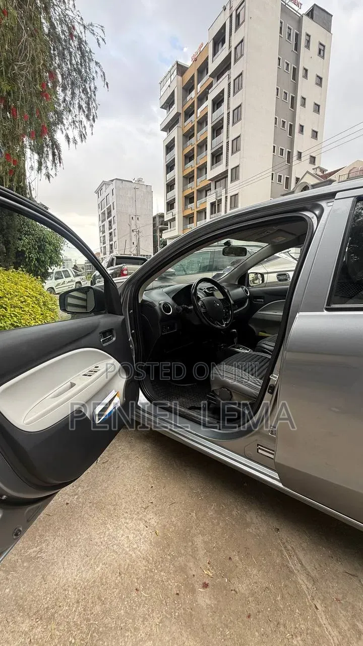 Mitsubishi Attrage 2022 Gray