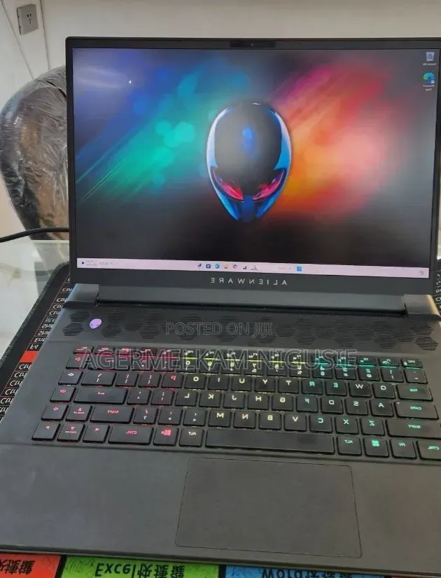 New Laptop Alienware M16 r1 16GB AMD Ryzen 9 SSD 512GB