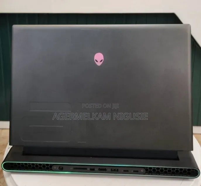 New Laptop Alienware M16 r1 16GB AMD Ryzen 9 SSD 512GB
