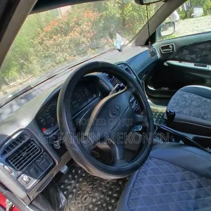 Toyota Avensis 2000 Burgundy