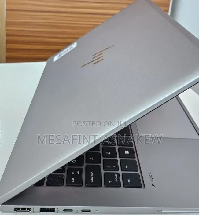 New Laptop HP ZBook Firefly 14 G10 16GB Intel Core i7 SSD 512GB