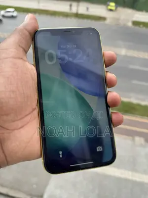 Apple iPhone 11 64 GB Yellow