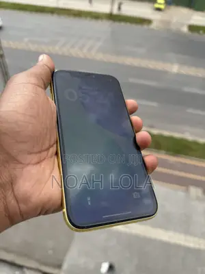 Apple iPhone 11 64 GB Yellow