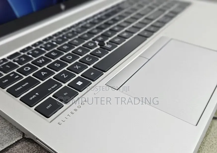 New Laptop HP ZBook Firefly G8 16GB Intel Core i7 SSD 512GB