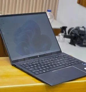 New Laptop HP Dragonfly G3 16GB Intel Core i7 SSD 512GB