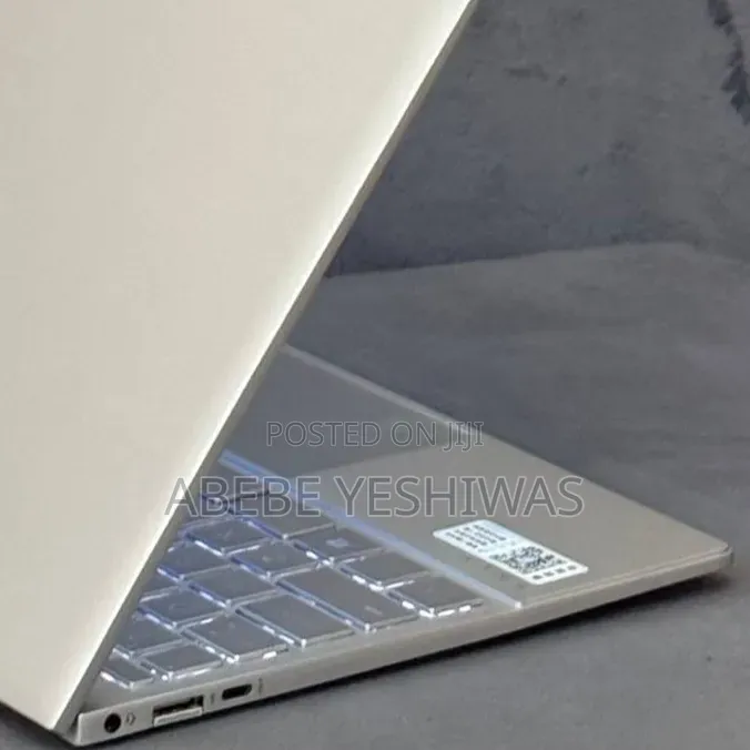 New Laptop HP Envy X2 16GB Intel Core i5 SSD 512GB