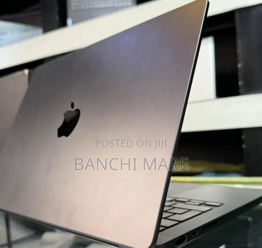 New Laptop Apple MacBook Pro 2025 M5 16GB Apple M5 SSD 512GB