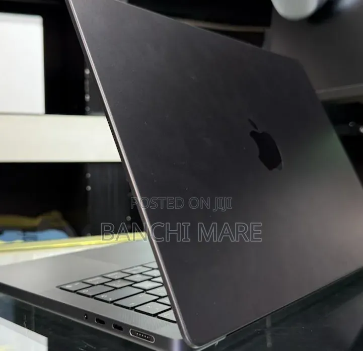 New Laptop Apple MacBook Pro 2025 M5 16GB Apple M5 SSD 512GB