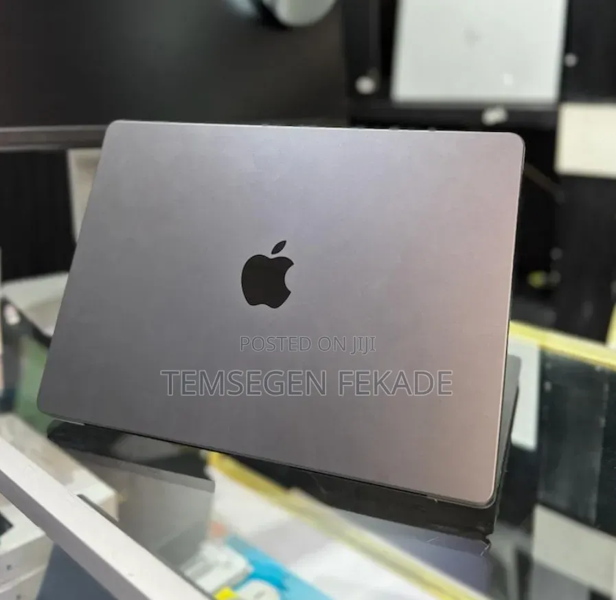 New Laptop Apple MacBook Pro 2025 M5 16GB Apple M5 Pro SSD 512GB
