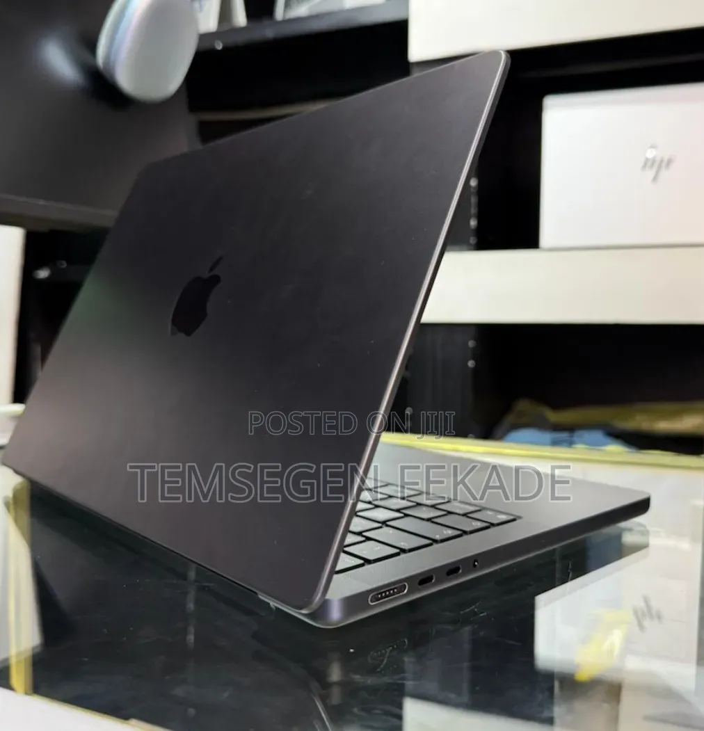 New Laptop Apple MacBook Pro 2025 M5 16GB Apple M5 Pro SSD 512GB
