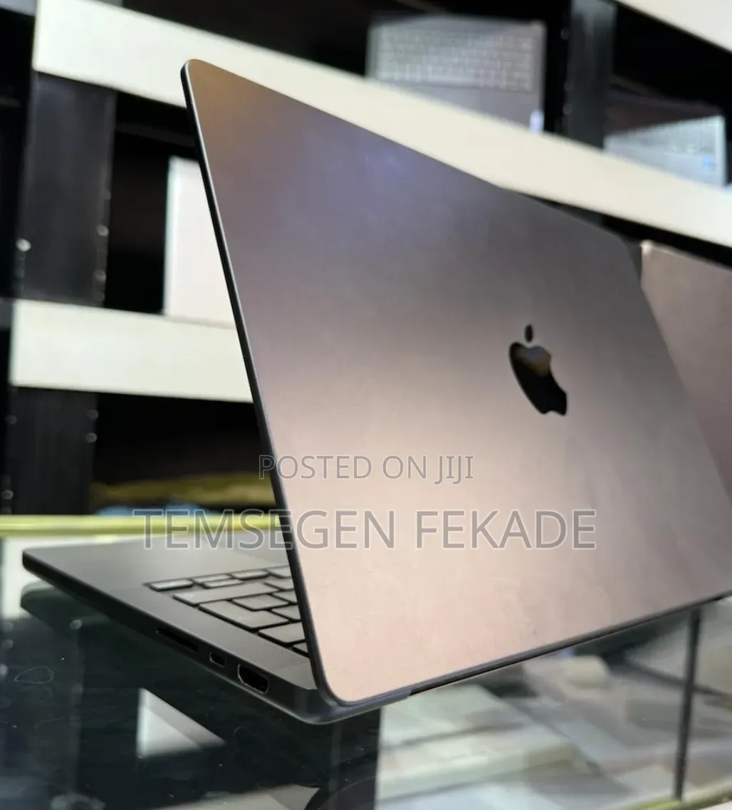 New Laptop Apple MacBook Pro 2025 M5 16GB Apple M5 Pro SSD 512GB
