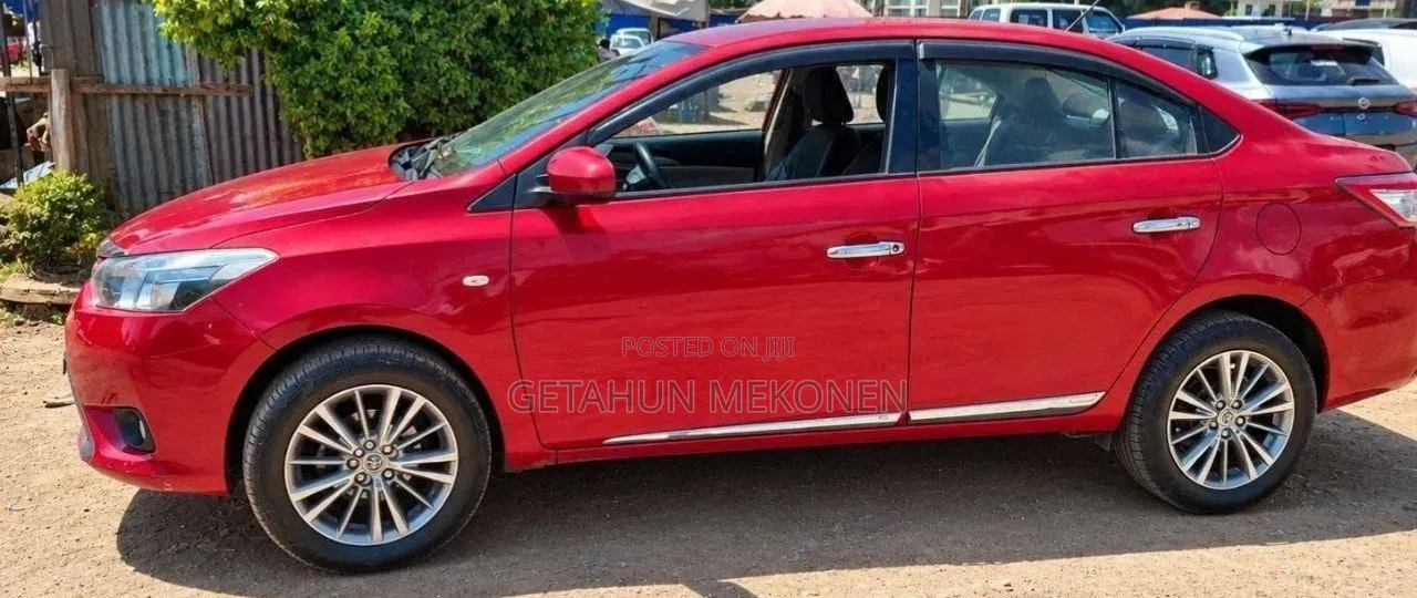 Toyota Yaris 2015 Burgundy