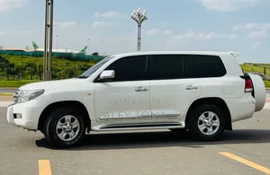 Toyota Land Cruiser Prado 2009 White