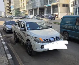 Mitsubishi L200 2015 White