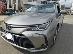 Toyota Corolla 2022 Gold
