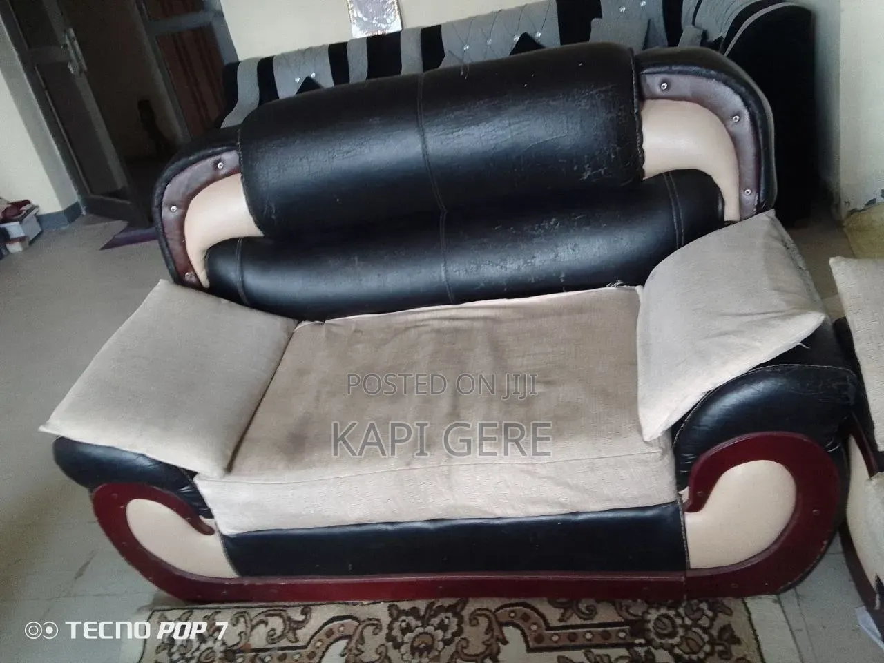Used Sofa የሚሸጥ