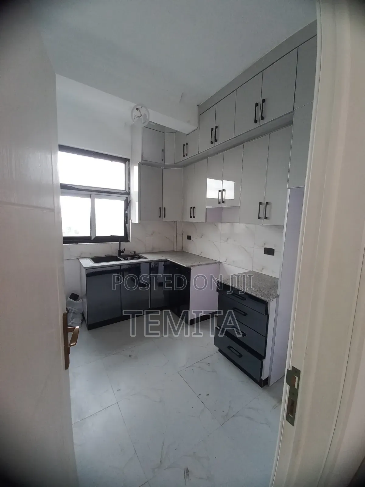 Furnished 3bdrm Penthouse in Estifanos Real, Yeka for rent