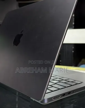 New Laptop Apple MacBook Pro 2025 M5 16GB Apple M5 Pro SSD 512GB