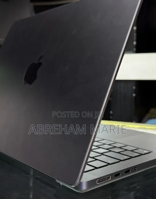 New Laptop Apple MacBook Pro 2025 M5 16GB Apple M5 Pro SSD 512GB