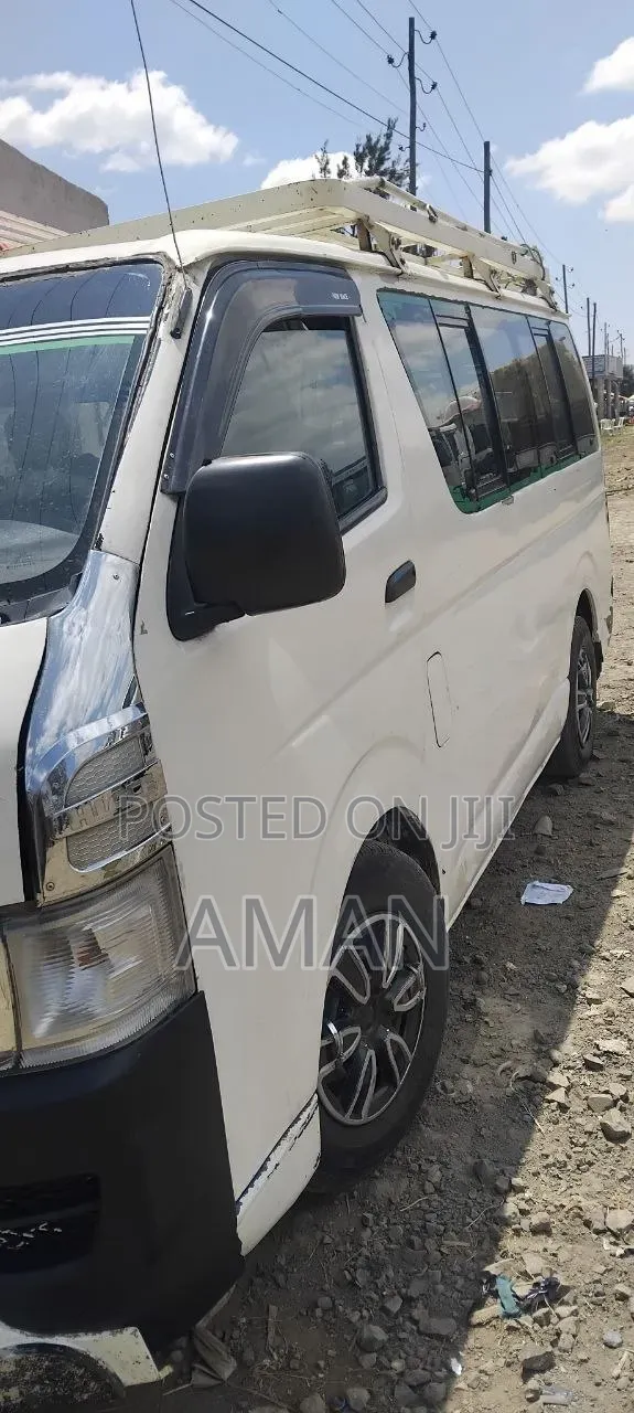 Toyota HiAce 2005 White