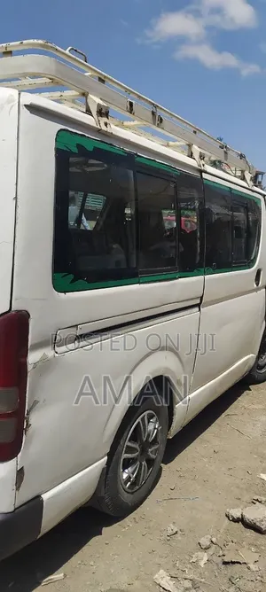 Toyota HiAce 2005 White