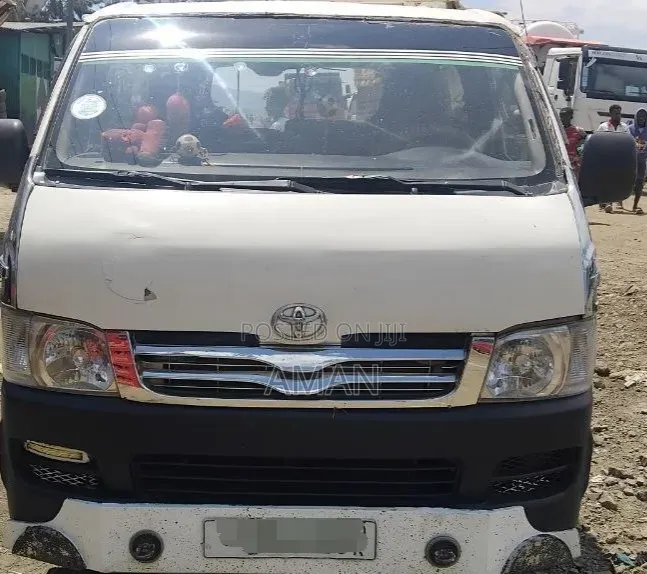 Toyota HiAce 2005 White