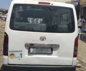 Toyota HiAce 2005 White