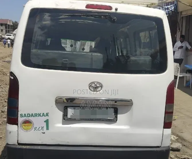 Toyota HiAce 2005 White