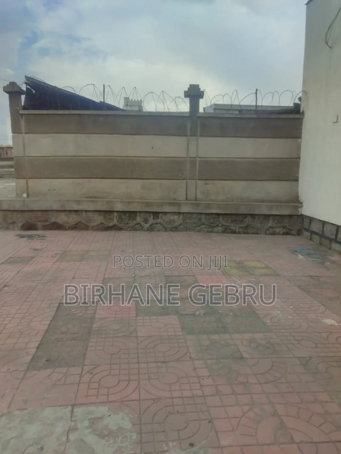 Space Rent for Garaij Show Room Aod Store