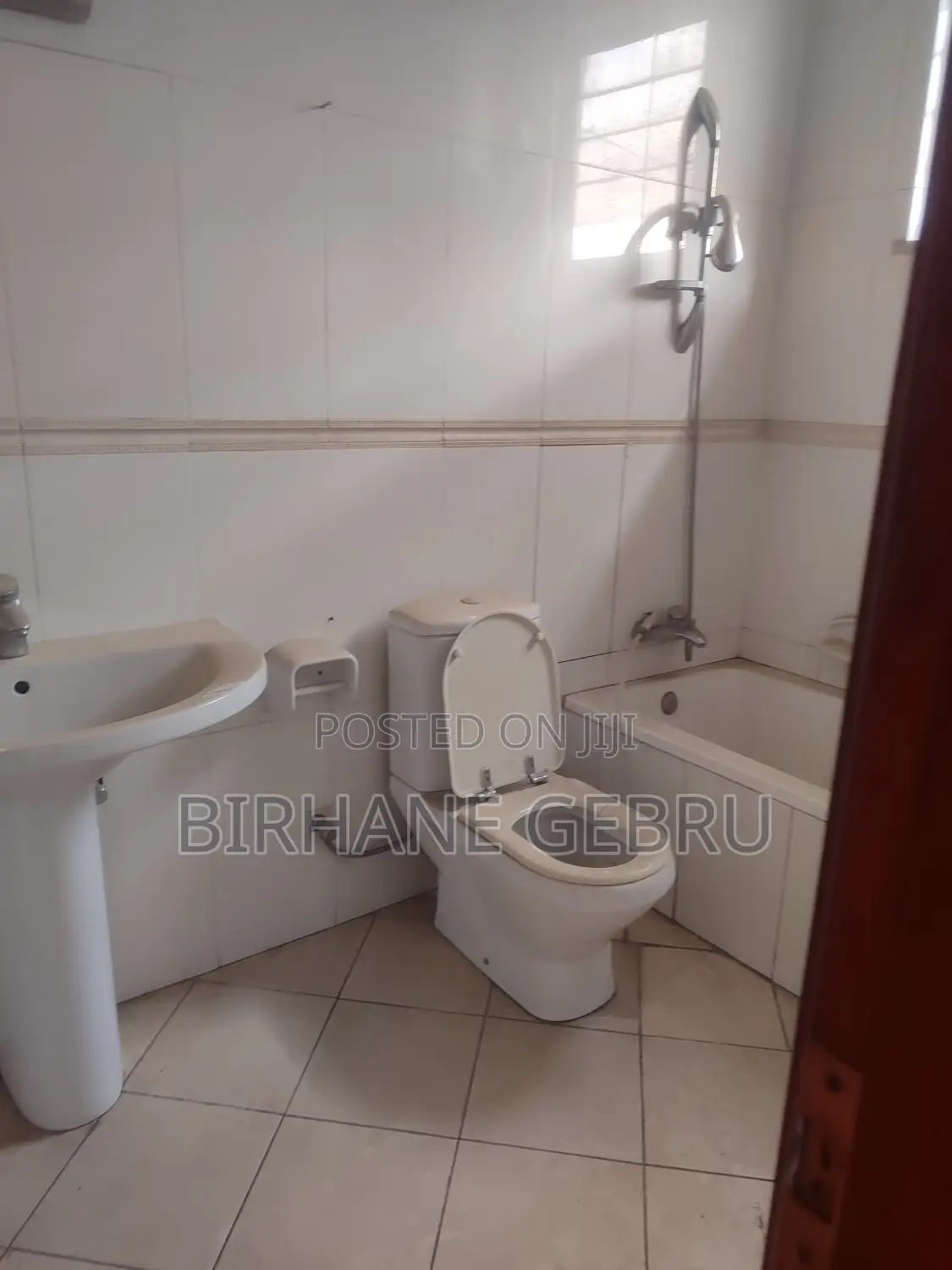 Space Rent for Garaij Show Room Aod Store