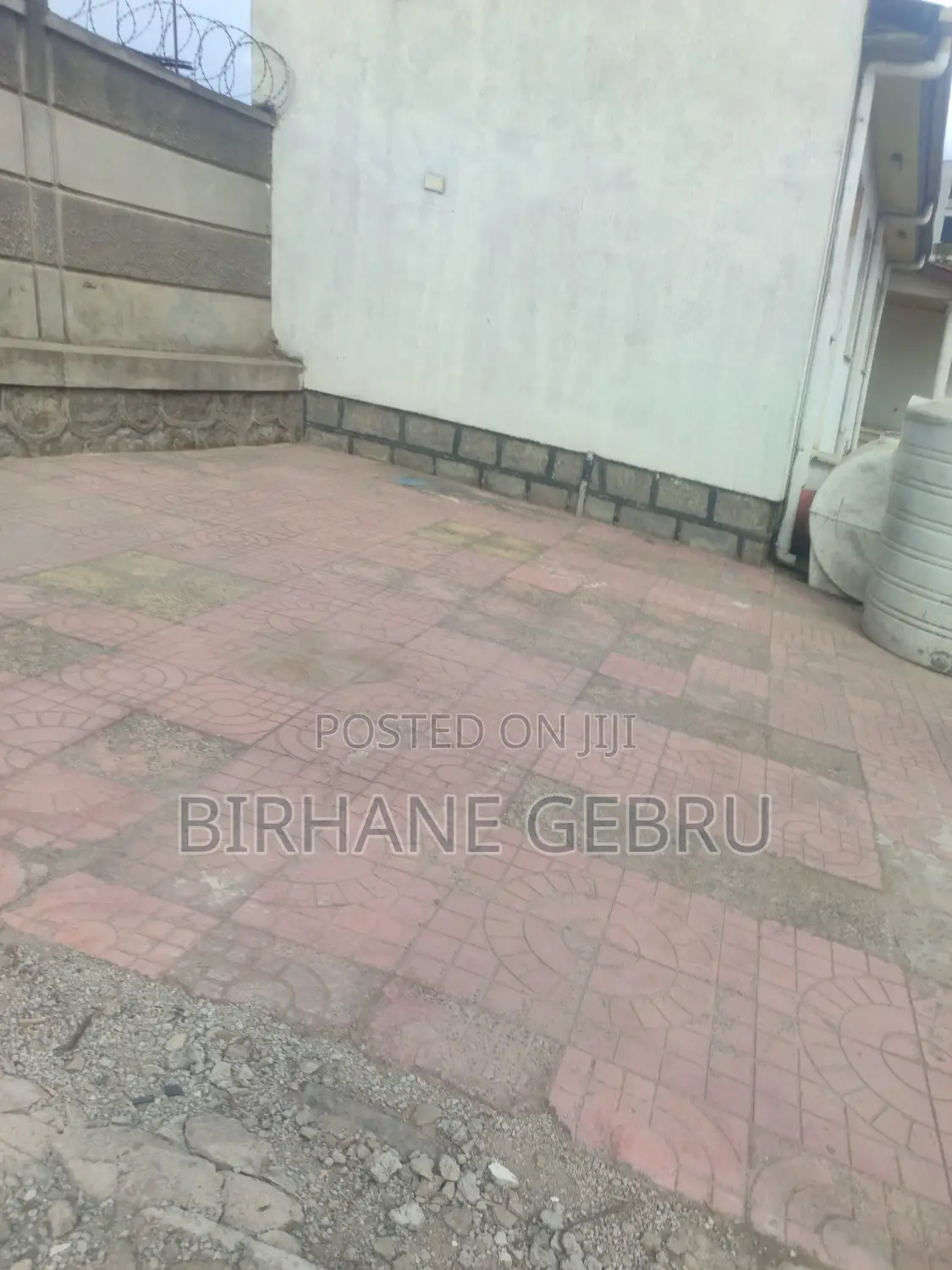 Space Rent for Garaij Show Room Aod Store