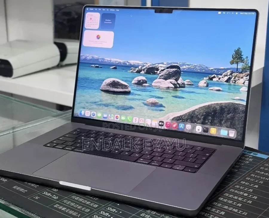 New Laptop Apple MacBook Pro 2021 M1 32GB Apple M1 Pro SSD 512GB