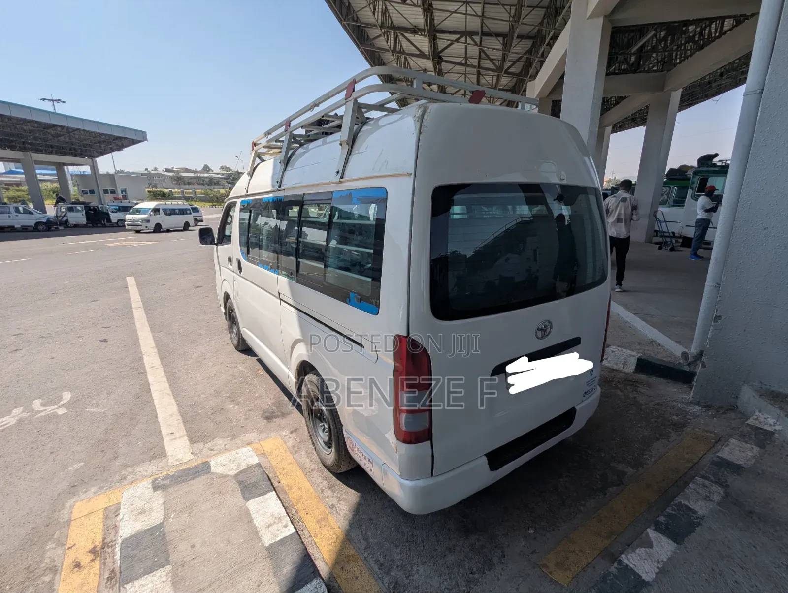 Toyota Grand HiAce 2002 White