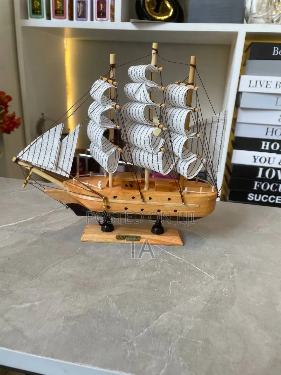 Handcrafted Wooden Sailing Ship Model የእንጨት መርከብ ቅርጽ ቅርጻ ቅርጽ ቅርፅ